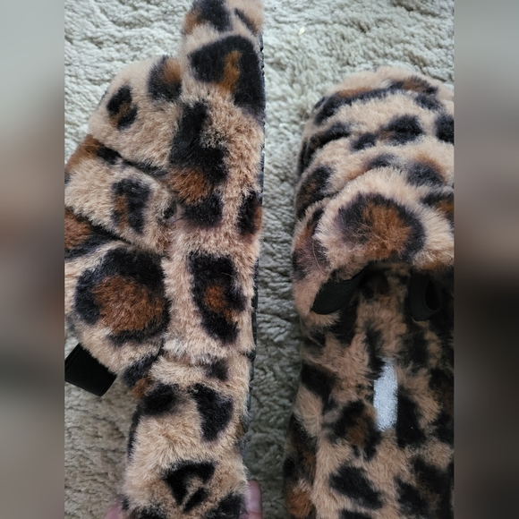 Leopard slip on shoe - Picture 2 of 3